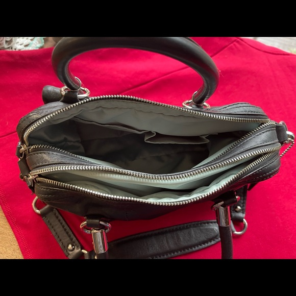 Coach beautiful leather bag with lots of space inside. Leather is very soft - Picture 7 of 12